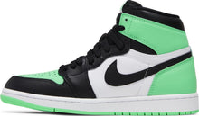 将图片加载到图库查看器,Jordan 1 Retro High OG Green Glow New Size 14M