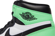 将图片加载到图库查看器,Jordan 1 Retro High OG Green Glow New Size 14M