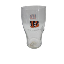 将图片加载到图库查看器,NFL Teams 16 oz Pint Glass - Assorted Team & Style Choose your