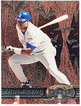 将图片加载到图库查看器,Tony Gwynn Padres #219 1997 Metal Universe Fleer Skybox Baseball