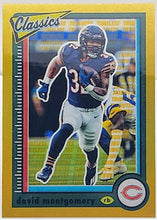 تحميل الصورة إلى عارض المعرض، 2022 Panini Classics #15 David Montgomery Timeless Tributes Gold #19/60 Bears - walk-of-famesports