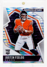 تحميل الصورة إلى عارض المعرض، 2022 Rookies & Stars Justin Fields Pulsar Rookie Prizm RC 104