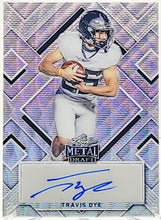 将图片加载到图库查看器,2022 Leaf Metal Draft Travis Dye Silver Autograph Football Card 12/30 BA-TD1