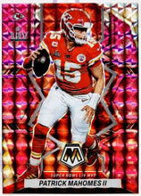 تحميل الصورة إلى عارض المعرض، 2022 Panini Mosaic Camo Pink #293 Patrick Mahomes II Kansas City Chiefs