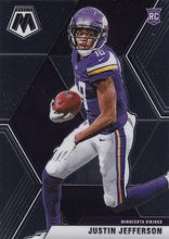 تحميل الصورة إلى عارض المعرض، بطاقة كرة قدم أساسية RC Rookie RC لعام 2020 من Panini Mosaic Justin Jefferson #209 لفريق Vikings