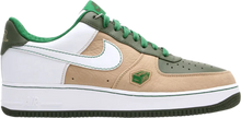 تحميل الصورة إلى عارض المعرض، حذاء Nike Air Force 1 Premium 07 باللون الأبيض والأخضر مقاس 9.5M جديد