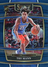 تحميل الصورة إلى عارض المعرض، 2021-22 Panini Select Tre Mann Rookies Blue Prizm 36 Oklahoma City Thunder