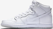 تحميل الصورة إلى عارض المعرض، حذاء NIKE SB DUNK HIGH WHITE ICE (2015) جديد مقاس 12 شهرًا