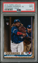 تحميل الصورة إلى عارض المعرض، تحديث Topps لعام 2019 #US1 Vladimir Guerrero Jr Gold RC Rookie /2019 PSA 9