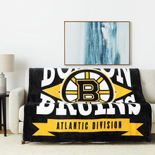 将图片加载到图库查看器,NHL Boston Bruins 60" x 70" Silk Touch Sherpa Throw Blanket