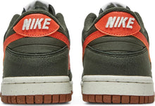 تحميل الصورة إلى عارض المعرض، حذاء Nike SB Dunk Low SE Sequoia الجديد مقاس 6Y / 7.5W