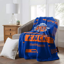 将图片加载到图库查看器,NBA New York Knicks Digitized 60 x 80 Raschel Throw Blanket
