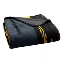 Load image into Gallery viewer, NHL Boston Bruins 60" x 80" Digitize Raschel Throw Blanket