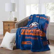 将图片加载到图库查看器,NHL New York Islanders 60" x 80" Digitize Raschel Throw Blanket
