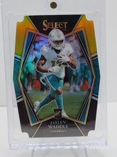 تحميل الصورة إلى عارض المعرض، 2020 Panini Select Jaylen Waddle Rookie Black/Yellow Die-Cut #148 Miami Dolphins