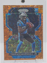 تحميل الصورة إلى عارض المعرض، بطاقة Panini Prizm Terrace Marshall Jr Orange Disco SP Rookie لعام 2021 من Panthers #348