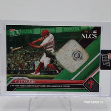 تحميل الصورة إلى عارض المعرض، 2023 Topps Now #1012B Kyle Schwarber قاعدة Relic المستخدمة في اللعبة 19/75