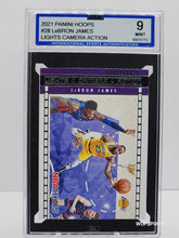 将图片加载到图库查看器,2021 Panini Hoops LeBron James Light Camara Action #28 LA Lakers ISA 9 Mint