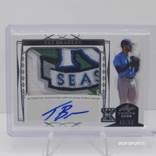 تحميل الصورة إلى عارض المعرض، 2022 Leaf Trinity Memorabilia Auto Relic / 99 Taj Bradley #PA-TB1 Tampa Bay Rays