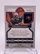تحميل الصورة إلى عارض المعرض، 2021 Panini Prizm Red Cracked Ice Rob Gronkowski #293 Tampa Bay Buccaneers