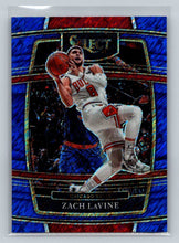 تحميل الصورة إلى عارض المعرض، 2021-22 Panini Select Zach LaVine Blue Prizm #76 Chicago Bulls
