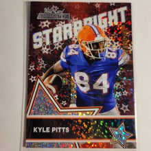 تحميل الصورة إلى عارض المعرض، 2021 Wild Card Alumination Football - KYLE PITTS #SB-12 Rookie RED Starbright