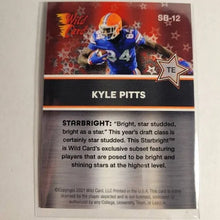 تحميل الصورة إلى عارض المعرض، 2021 Wild Card Alumination Football - KYLE PITTS #SB-12 Rookie RED Starbright