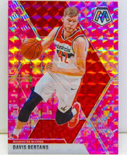 将图片加载到图库查看器,2019-20 Panini Mosaic Pink Mosaic Davis Bertans #172 Washington Wizards