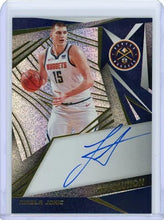 تحميل الصورة إلى عارض المعرض، 2019-20 Panini Revolution نيكولا يوكيتش دنفر ناجتس السيارات #AG-NOK