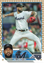 تحميل الصورة إلى عارض المعرض، 2023 Topps Gold Star Sandy Alcantara #107 Miami Marlins