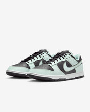تحميل الصورة إلى عارض المعرض، حذاء Nike Dunk Low Dark Smoke Grey Barely Green الجديد مقاس: 9.5