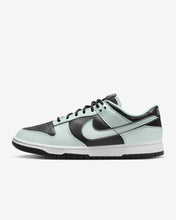تحميل الصورة إلى عارض المعرض، حذاء Nike Dunk Low Dark Smoke Grey Barely Green الجديد مقاس 7.5M