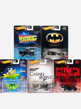 将图片加载到图库查看器,Hot Wheels Retro Entertainment - Back To The Future Toyota Truck, Batmobile, Jetsons, Casino Royale - Set of 5 Cars & Assorted