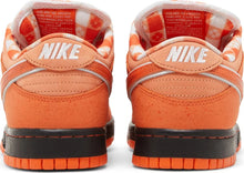 Load image into Gallery viewer, Nike SB Dunk Low &quot;Orange Lobster&quot; Size 7M / 8.5W
