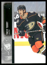 تحميل الصورة إلى عارض المعرض، 2021-22 Upper Deck #6 Troy Terry
