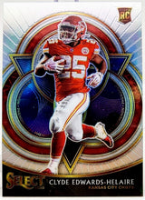 Load image into Gallery viewer, 2020 Panini Select Phenomenon Silver Prizm Clyde Edwards-Helaire #P21 Rookie RC

