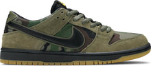 تحميل الصورة إلى عارض المعرض، حذاء Nike SB Zoom Dunk Low Pro Camouflage مقاس 10.5M / 12W
