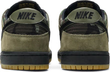 تحميل الصورة إلى عارض المعرض، حذاء Nike SB Zoom Dunk Low Pro Camouflage مقاس 10.5M / 12W
