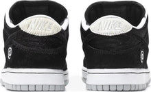 Load image into Gallery viewer, Medicom Toy x Dunk Low SB &#39;BE@RBRICK&#39; Size 8M / 9.5W
