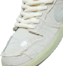 Load image into Gallery viewer, Nike Dunk Low SB &#39;Mummy&#39; Size 8M / 9.5W
