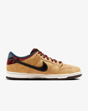 Load image into Gallery viewer, Nike SB Dunk Low City of Cinema Size 10.5M New
