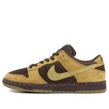 Load image into Gallery viewer, 2002 Nike SB Dunk Low Brown Pack Size 9.5M / 11W Clean OG Silver Box
