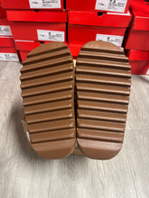 将图片加载到图库查看器，Yeezy Slide Flax
