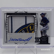 تحميل الصورة إلى عارض المعرض، 2022 Leaf Trinity Memorabilia Auto Relic 43/99 Jackson Chourio #PA-JC1 Milwaukee Brewers
