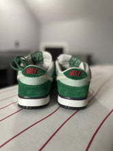 Load image into Gallery viewer, Nike SB Dunk Low Pro Green Wallenberg Size 9M / 10.5W

