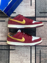 Load image into Gallery viewer, *SAMPLE* Nike SB Dunk Low Anchorman Size 9M / 10.5W
