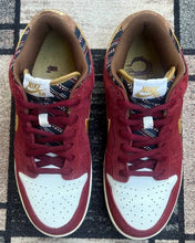 Load image into Gallery viewer, *SAMPLE* Nike SB Dunk Low Anchorman Size 9M / 10.5W
