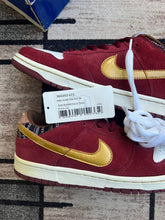 Load image into Gallery viewer, *SAMPLE* Nike SB Dunk Low Anchorman Size 9M / 10.5W
