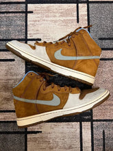 Load image into Gallery viewer, 2009 Nike Dunk High Premium SB Skate Mental Size 11M / 12.5W
