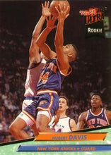 Load image into Gallery viewer, 1992-93 Fleer Ultra Hubert Davis RC #321 New York Knicks
